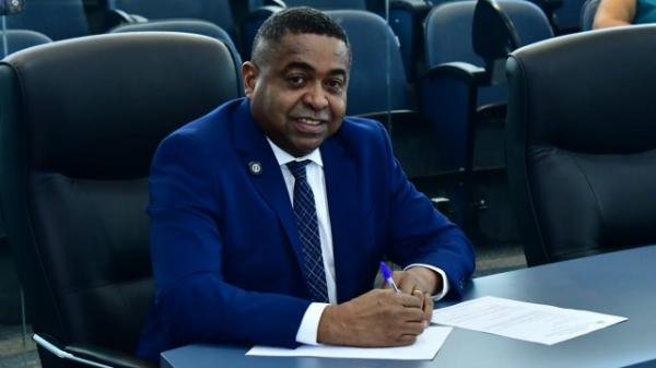 Vereador Joilson Rodrigues reassume cadeira no Poder Legislativo de Floriano