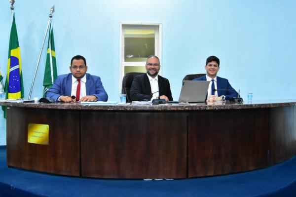 Vereadores aprovam projeto que muda horário das sessões na Câmara de Floriano