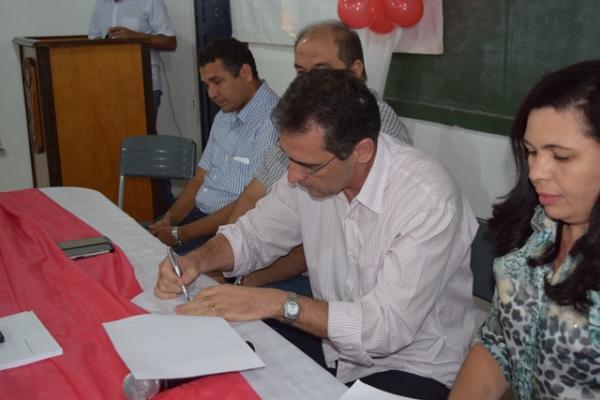 Pref. Gilberto J&uacute;nior empossa nova Ger&ecirc;ncia e Conselhos do Fundo Previdenci&aacute;rio Municipal.(Imagem:Waldemir Miranda)