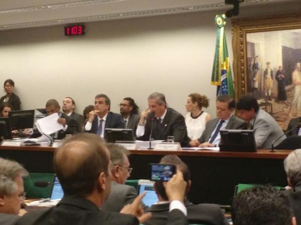 Comissão retoma discussão sobre parecer favorável ao impeachment