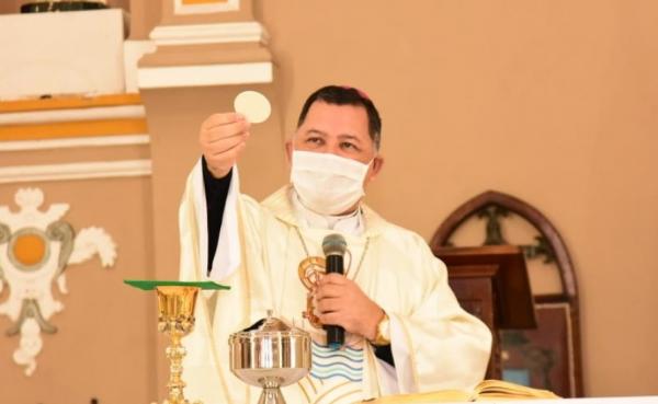 Solenidade de Hasteamento das bandeiras marca comemora&ccedil;&atilde;o ao anivers&aacute;rio de Floriano.(Imagem:Secom)