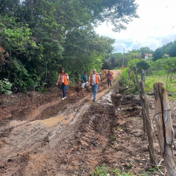 Equipes da Defesa Civil monitoram regiões afetadas pelas chuvas no município de Currais
