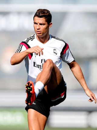 Jornal questiona condição física de CR7. Ancelotti destaca "semana livre"