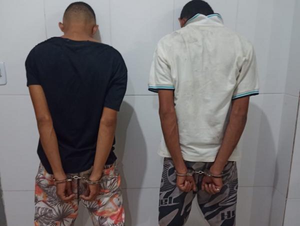Dupla é detida por portar arma de fabricação caseira em Floriano
