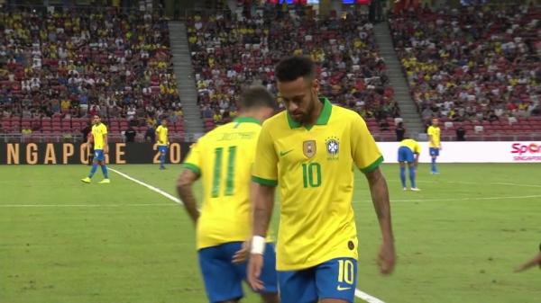 Neymar sofre lesão de grau 2 na coxa e vai desfalcar o PSG em cerca de quatro semanas