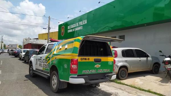 Candidato é preso em flagrante usando escuta no concurso da Polícia Militar do Piauí