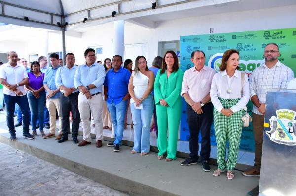 Vereadores acompanham  entrega de ambul&acirc;ncia para a Sa&uacute;de de Floriano.(Imagem:CMF)