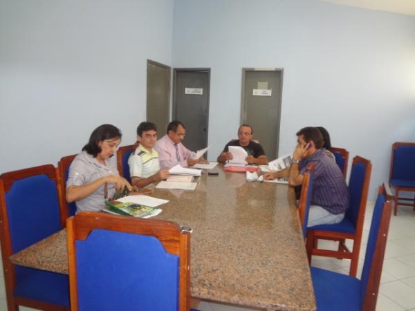 Comiss&atilde;o de Finan&ccedil;a e Justi&ccedil;a se re&uacute;ne na C&acirc;mara Municipal.(Imagem:FlorianoNews)