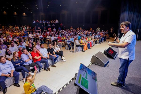 Rafael Fonteles mostra avanços e colhe sugestões para mais investimentos no Vale do Guaribas