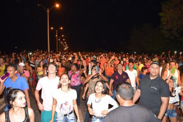 Arrast&atilde;o re&uacute;ne mais de 40 mil pessoas na Av. Beira Rio.(Imagem:Waldemir Miranda)