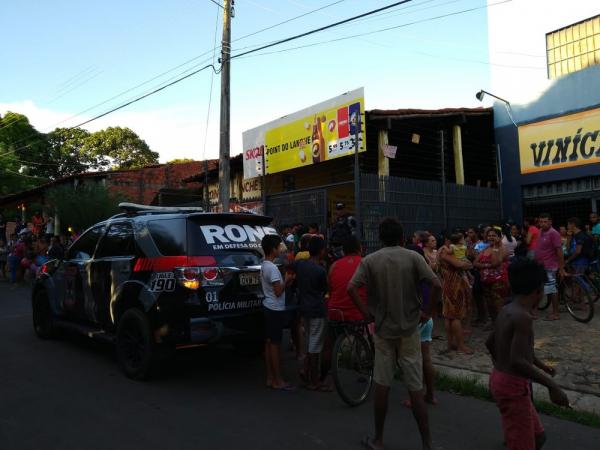 Dona de bar é encontrada morta com perfurações no pescoço dentro de casa em Teresina