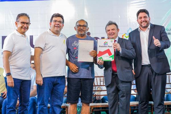 ProUrbe: Governo do Estado entrega 135 registros de imóveis em Parnaíba-PI