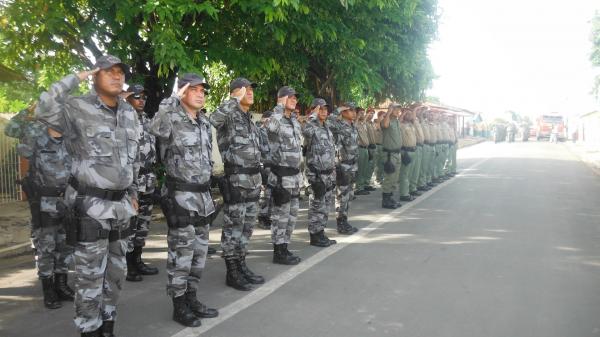  Pol&iacute;cia Militar realizou solenidade de formatura e entrega de medalhas honor&iacute;ficas em Floriano.(Imagem:FlorianoNews)