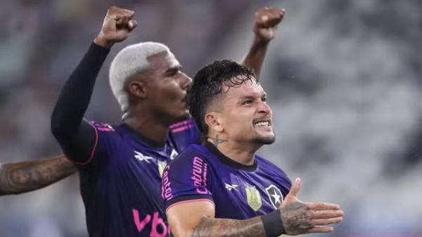 Em jogo movimentado, Botafogo vence o Grêmio e se garante na Libertadores 2026