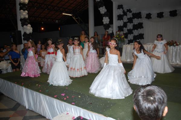 Escola Pequeno Pr&iacute;ncipe realizou festa de formatura com alunos.(Imagem:EPP)