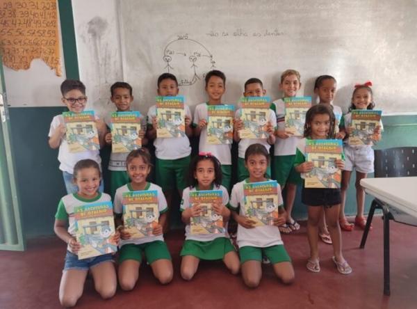 PI: Mais de 5 mil livros paradidáticos sobre o semiárido brasileiro são distribuídos aos estudantes