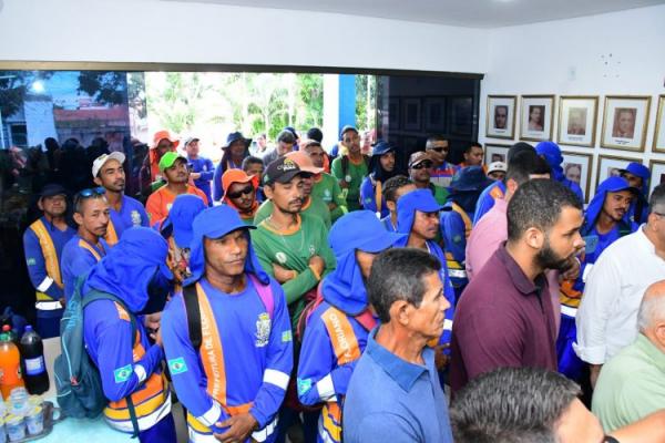 Prefeitura de Floriano realiza caf&eacute; da manh&atilde; em homenagem ao Dia do Gari(Imagem:Secom)