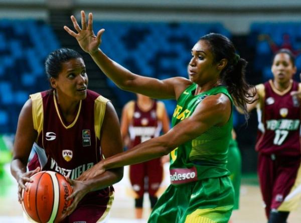 Uma das mais experientes da lista, Iziane &eacute; convocada para o Sul-Americano.(Imagem:Rio 2016 / Alex Ferro)