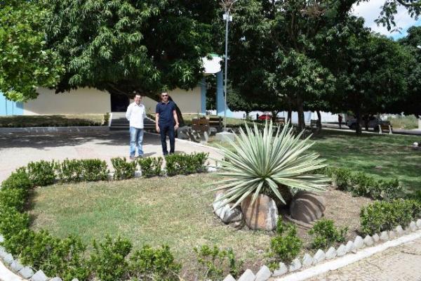 Praças de Floriano são revitalizadas