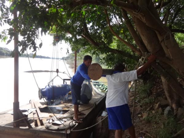 Agespisa instala equipamento no Rio Parnaíba para garantir abastecimento em Floriano.(Imagem:FlorianoNews)