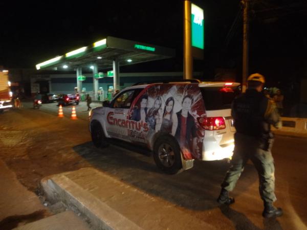 Pol&iacute;cia Militar realizou blitz no centro de Floriano.(Imagem:FlorianoNews)