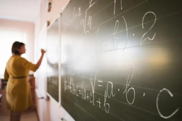 Governo do estado anuncia bonificação quadrimestral à professores e servidores da Educação