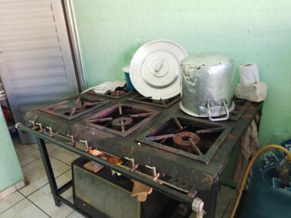 Condi&ccedil;&otilde;es sanit&aacute;rias das cozinhas s&atilde;o ?preocupantes?, diz auditora do Tribunal.(Imagem:Divulga&ccedil;&atilde;o/TCE-PI)