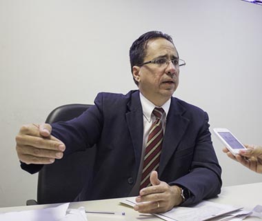 Juíza e procurador fazem inspeção judicial no HGV sobre crise em cirurgias