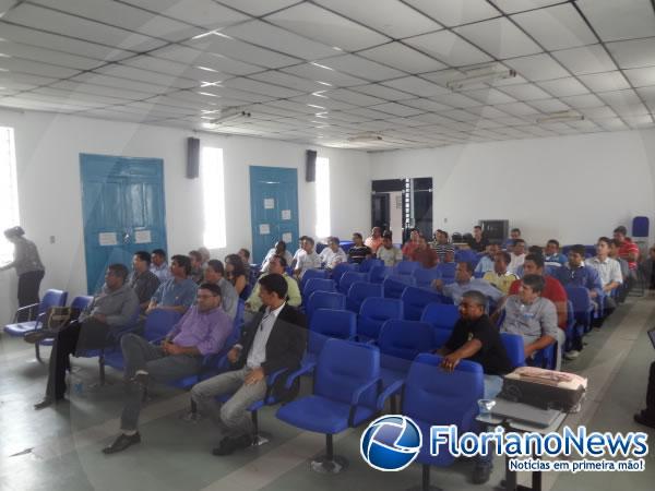 Floriano sediou I F&oacute;rum de Desenvolvimento promovido pelo G12.(Imagem:FlorianoNews)