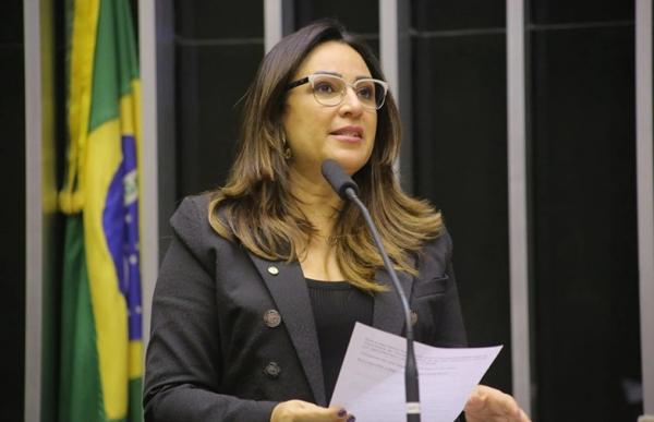 Rejane Dias integrará Comissão Especial que analisará PEC dos Enfermeiros