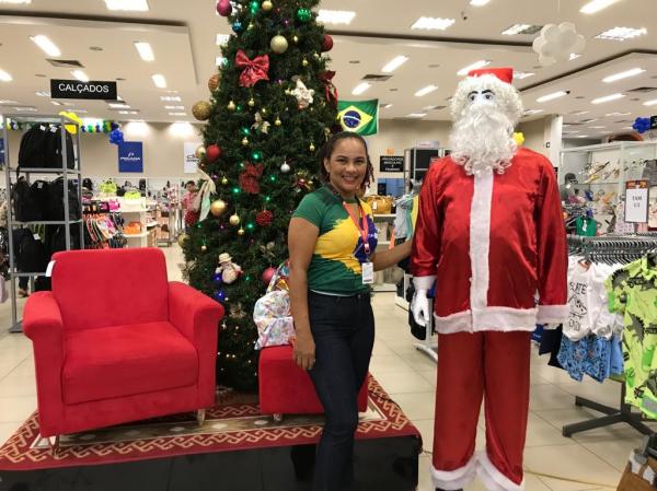 Jaqueline, chefe do setor de confec&ccedil;&otilde;es.(Imagem:FlorianoNews)