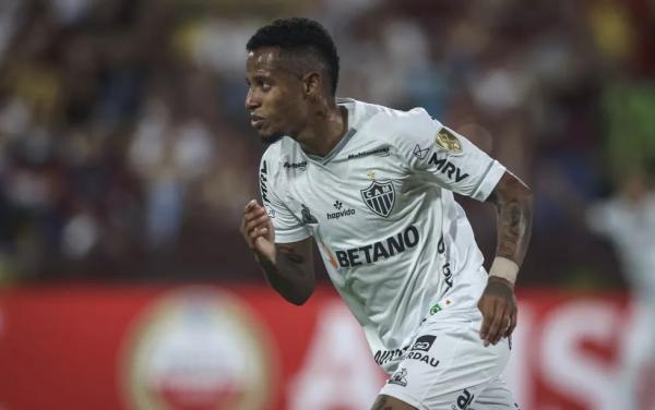 Botafogo avança para compra de direitos econômicos de Tchê Tchê, do São Paulo