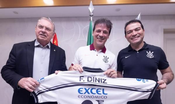 Fernando Diniz é anunciado como novo técnico do Corinthians