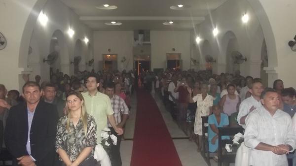 Missa de P&aacute;scoa encerrou Semana Santa com igrejas lotadas em Floriano e Bar&atilde;o de Graja&uacute;.(Imagem:FlorianoNews)