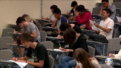 Pesquisa aponta que 51% ainda não se inscreveu no vestibular da instituição que deseja estudar