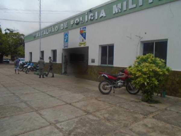 Mulher tem motocicleta tomada de assalto no bairro Bom Lugar