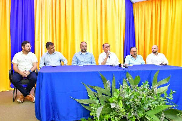 Coletiva de imprensa reúne candidatos eleitos à Prefeitura Municipal de Floriano