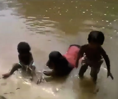 Vídeo mostra família minutos antes de pai e filhos se afogarem em riacho