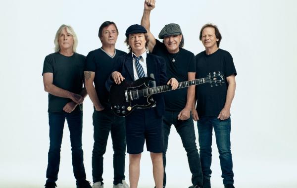 AC/DC supera tragédias, problema auditivo e acusações judiciais para lançar 17º álbum