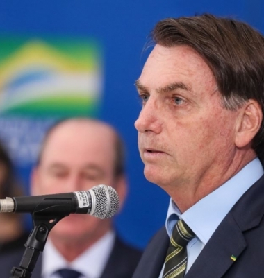 Bolsonaro tenta isolar Maia e oferece cargos a partidos