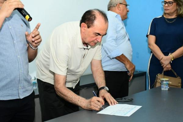 Prefeitura de Floriano assina ordens de serviço para obras de infraestrutura, lazer e educação