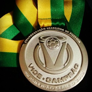 Eduardo posta foto de medalha e honra vice-campeonato: Nova era