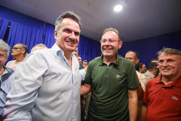  Com Joel nos bra&ccedil;os do povo e Ciro ovacionado, multid&atilde;o recebe pr&eacute;-candidatos na zona Norte(Imagem:Ascom)