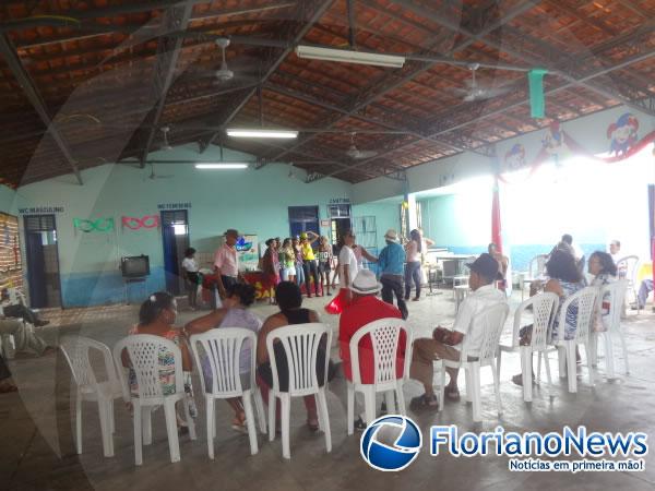 Centro de Refer&ecirc;ncia da Assist&ecirc;ncia Social realizou pr&eacute;via carnavalesca para idosos.(Imagem:FlorianoNews)
