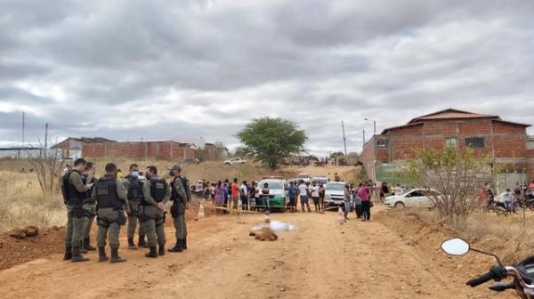 Corpo de jovem foi encontrado em rua atr&aacute;s da resid&ecirc;ncia dela, em Paulistana, no Sul do Piau&iacute;.(Imagem:Pedrosa News)