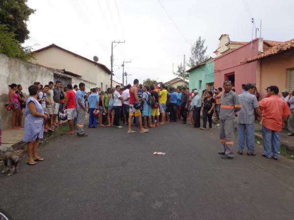 Trabalhador cai de caminh&atilde;o de lixo e morre atropelado em Floriano.(Imagem:FlorianoNews)