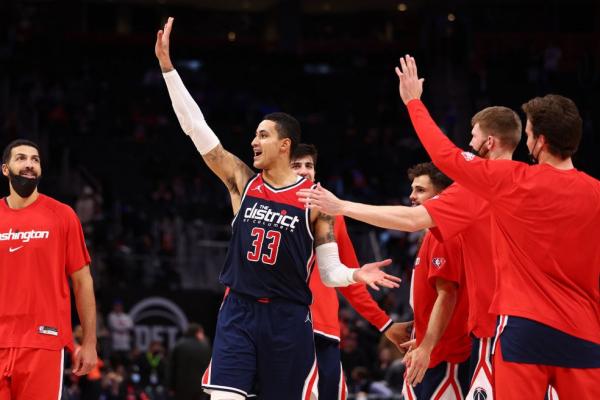 Toco humilhante e Kuzma versão clutch marcam rodada equilibrada da NBA