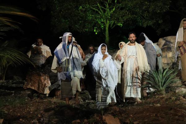 Segundo a organiza&ccedil;&atilde;o, nas duas noites de apresenta&ccedil;&atilde;o, cerca de 12 mil pessoas passaram pelo Teatro Cidade Cenogr&aacute;fica(Imagem:Francisco Gondim/Grupo Escalet)