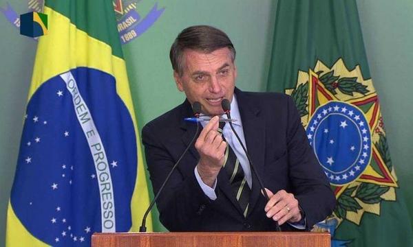 Após veto, Bolsonaro volta a afirmar que vai propor medida para atender "justa demanda" de igrejas
