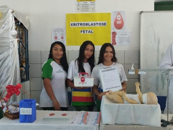 Estudantes simulam clínica em aula de Biologia e aprofundam conhecimento sobre doenças genéticas